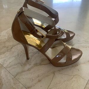Michael Kors Evie Platform Women's Dark Tan Patent Leather Strappy Sandals NEW